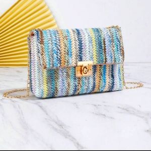 Straw bag with turn lock and striped pattern